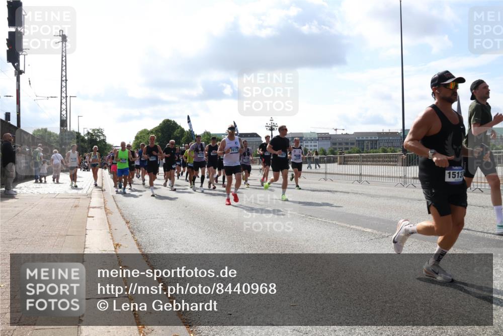 29.06.2025 - hella hamburg halbmarathon Lena Gebhardt http://msf.ph/oto/8440968 29.06.2025 09:52:55 Lombardsbrücke 3021, 1921, 3917, 4981, 1513, 1012, 1070, 1163, 1169, 1176, 1220, 1391, 1415, 1512, 1613, 1735, 1782, 2048, 2189, 2213, 2233, 2234, 2590, 2788, 2970, 3021, 3098, 3109, 3124, 3304, 3907, 3917, 3928, 4080, 4277, 4497, 4691, 4933, 4981, 4997, 5007, 5011, 5132, 5476, 5477, 5682, 6081, 6152, 6712, 6716, 7005, 7067, 7093, 7147, 7191, 7325, 7432, 7451, 7599, 7843, 7865, 7961, 8063, 8145, 8467, 8664, 10796, 11779, 13403, 13614, 14257 meine-sportfotos.de