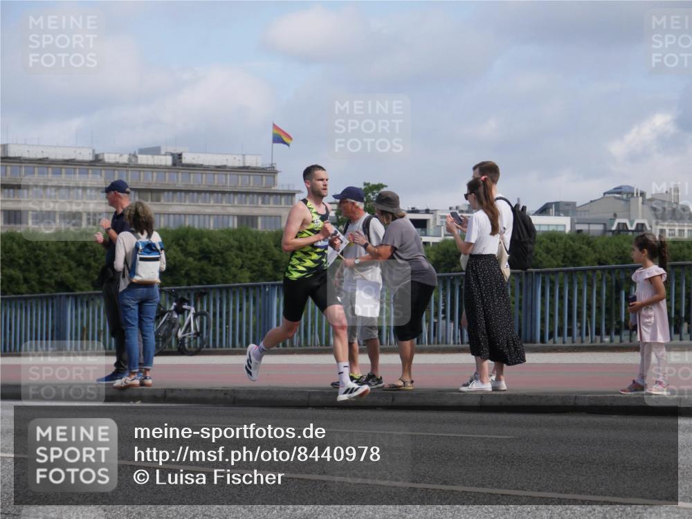 29.06.2025 - hella hamburg halbmarathon Luisa Fischer http://msf.ph/oto/8440978 29.06.2025 09:40:16 Kennedybrücke  meine-sportfotos.de