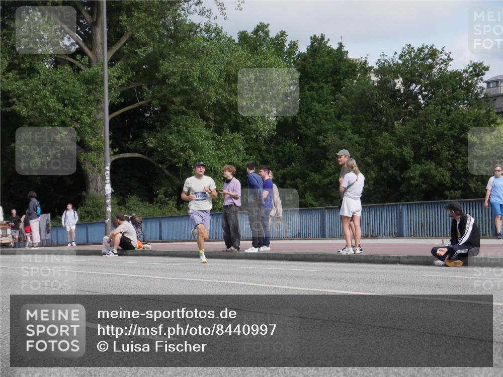 29.06.2025 - hella hamburg halbmarathon Luisa Fischer http://msf.ph/oto/8440997 29.06.2025 09:40:20 Kennedybrücke 11864 meine-sportfotos.de