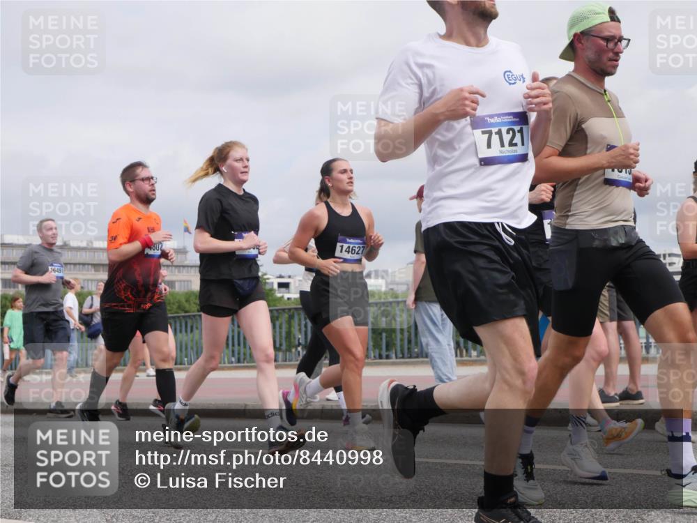 29.06.2025 - hella hamburg halbmarathon Luisa Fischer http://msf.ph/oto/8440998 29.06.2025 10:21:48 Kennedybrücke 16451, 802, 14627, 7121, 1521, 3202, 3591, 4383, 5049, 5264, 5266, 5611, 5733, 5910, 6413, 7121, 7214, 7454, 8665, 9276, 9505, 10467, 10502, 10856 meine-sportfotos.de