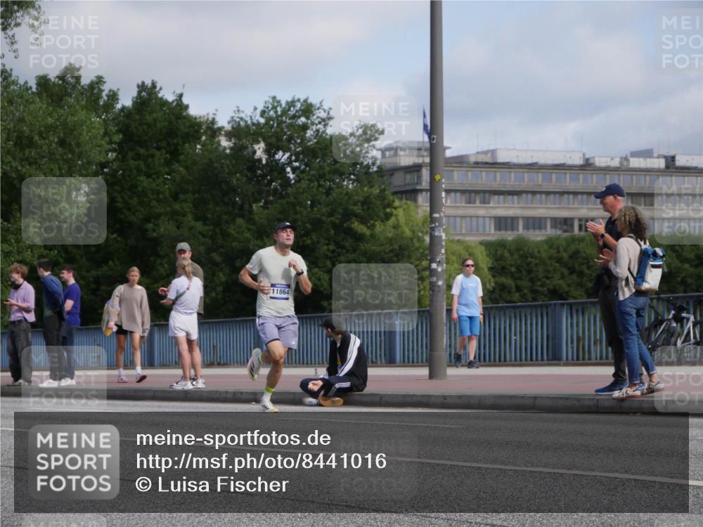 29.06.2025 - hella hamburg halbmarathon Luisa Fischer http://msf.ph/oto/8441016 29.06.2025 09:40:22 Kennedybrücke 11864 meine-sportfotos.de