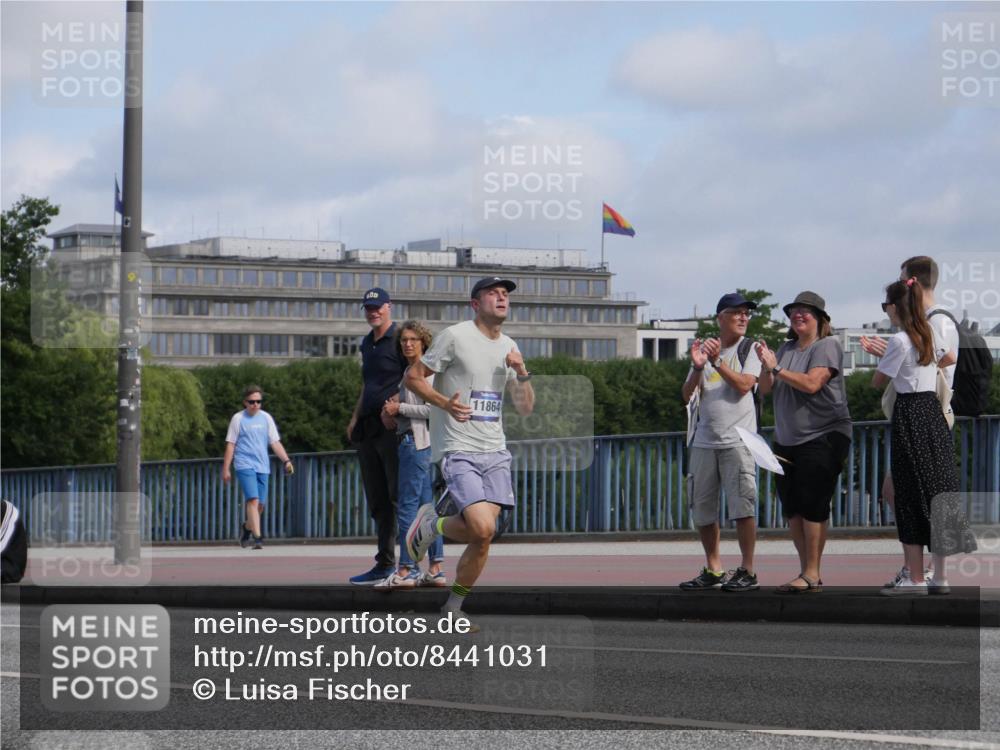 29.06.2025 - hella hamburg halbmarathon Luisa Fischer http://msf.ph/oto/8441031 29.06.2025 09:40:24 Kennedybrücke 11864 meine-sportfotos.de