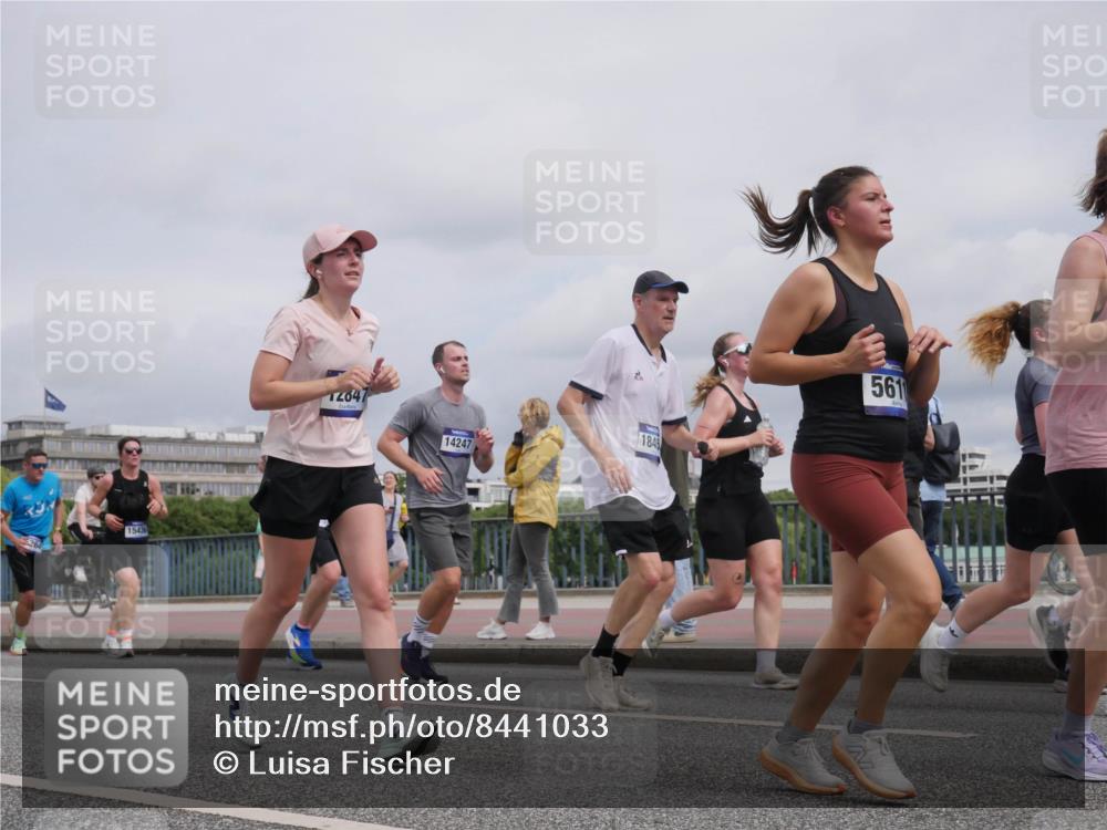 29.06.2025 - hella hamburg halbmarathon Luisa Fischer http://msf.ph/oto/8441033 29.06.2025 10:21:51 Kennedybrücke 15436, 204, 14247, 184, 561, 1521, 3202, 3321, 3591, 3592, 5049, 5264, 5266, 5611, 5733, 5910, 6413, 7214, 7454, 8665, 8799, 9505, 9549, 9658, 10172, 10467, 10502, 10856 meine-sportfotos.de