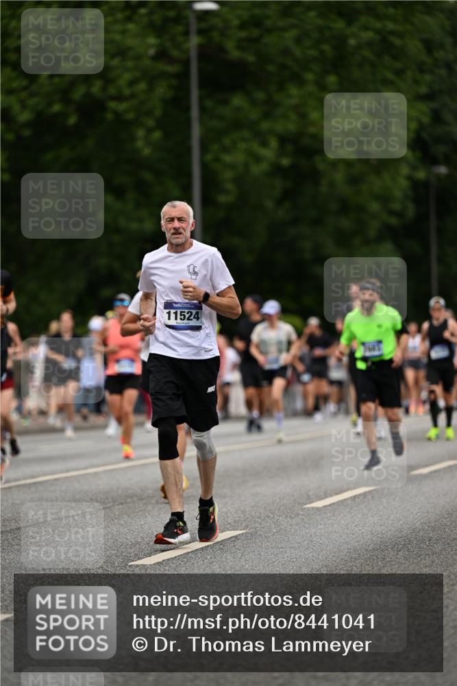 29.06.2025 - hella hamburg halbmarathon Dr. Thomas Lammeyer http://msf.ph/oto/8441041 29.06.2025 10:57:10 Kennedybrücke 2308, 2420, 2593, 2983, 2988, 3227, 3787, 6135, 6604, 7032, 7511, 7690, 7735, 7871, 8250, 8251, 9340, 10080, 10417, 10568, 10600, 10634, 10693, 10879, 10884 meine-sportfotos.de