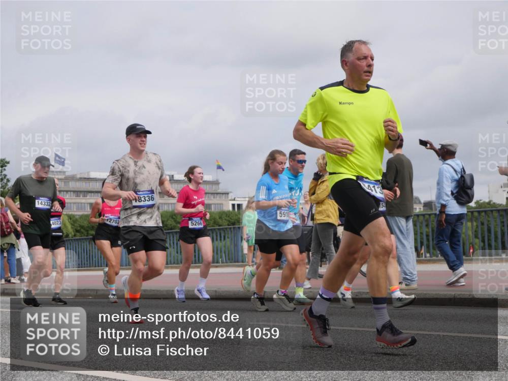 29.06.2025 - hella hamburg halbmarathon Luisa Fischer http://msf.ph/oto/8441059 29.06.2025 10:21:53 Kennedybrücke 14332, 4023, 12703, 8336, 5266, 591, 413, 154, 1521, 3321, 3591, 3592, 5049, 5264, 5266, 5611, 5733, 5910, 6413, 7214, 7454, 8665, 8799, 9549, 9658, 10172, 10467, 10687 meine-sportfotos.de