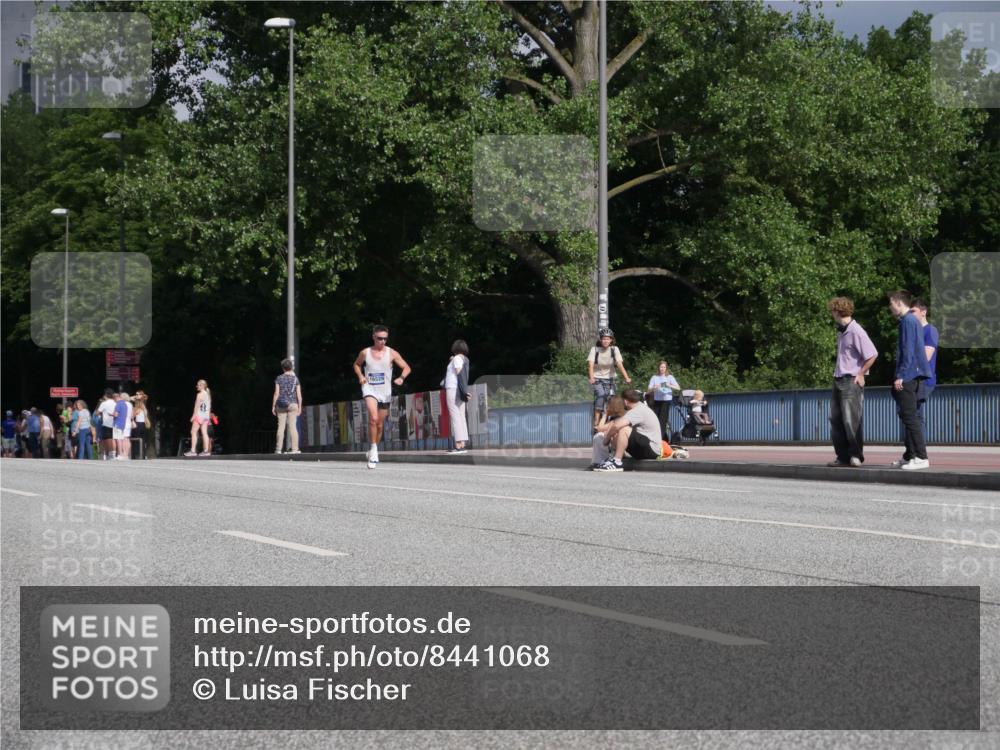 29.06.2025 - hella hamburg halbmarathon Luisa Fischer http://msf.ph/oto/8441068 29.06.2025 09:40:50 Kennedybrücke 16529 meine-sportfotos.de