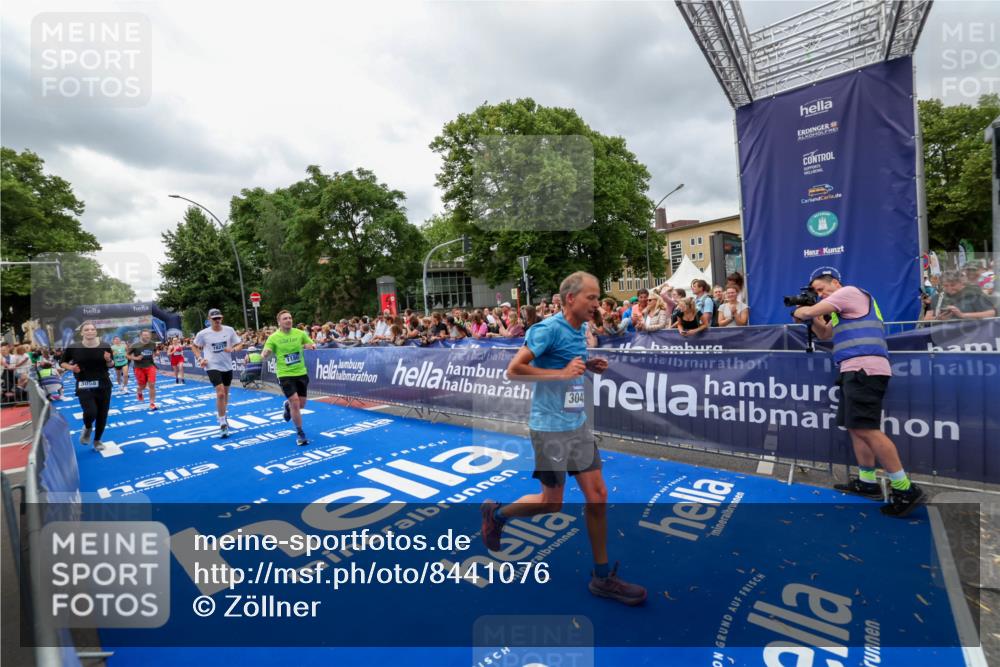 29.06.2025 - hella hamburg halbmarathon Zöllner http://msf.ph/oto/8441076 29.06.2025 10:56:09 Ziel 1180, 3042, 3058, 4594, 4813, 5492, 5570, 7594, 8330, 12545, 17640, 17642, 18212 meine-sportfotos.de