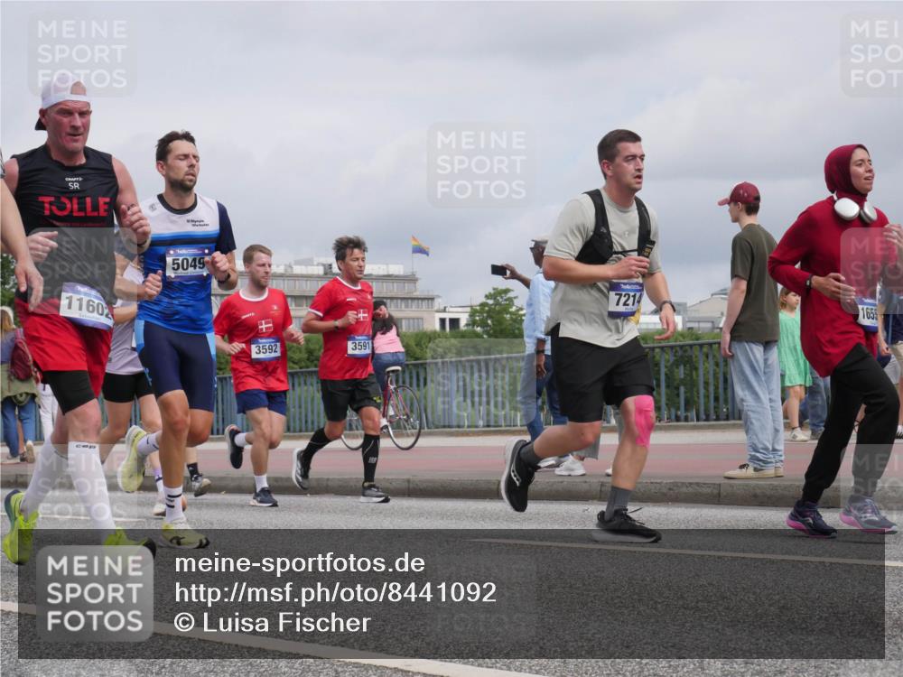 29.06.2025 - hella hamburg halbmarathon Luisa Fischer http://msf.ph/oto/8441092 29.06.2025 10:21:56 Kennedybrücke 1160, 5049, 3592, 3591, 7214, 1655, 1521, 2096, 3321, 3591, 3592, 5049, 5264, 5266, 5910, 6482, 7214, 7454, 8799, 9549, 9658, 9964, 10172, 10687 meine-sportfotos.de