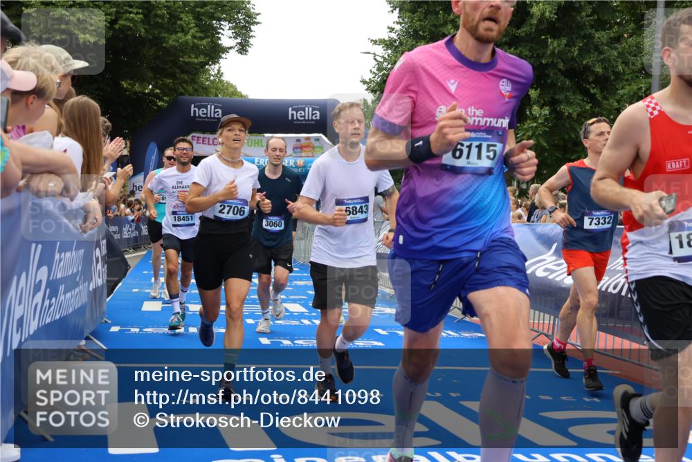 29.06.2025 - hella hamburg halbmarathon Strokosch-Dieckow http://msf.ph/oto/8441098 29.06.2025 10:49:41 Ziel 2504, 2706, 2937, 3060, 3543, 5894, 5978, 6115, 6125, 7332, 9038, 9463, 9551, 9619, 9649, 9723, 9924, 11679, 11975, 11977, 13159, 14794, 15392, 16843, 16877, 17001, 17282, 17753, 18058, 18451, 18926 meine-sportfotos.de