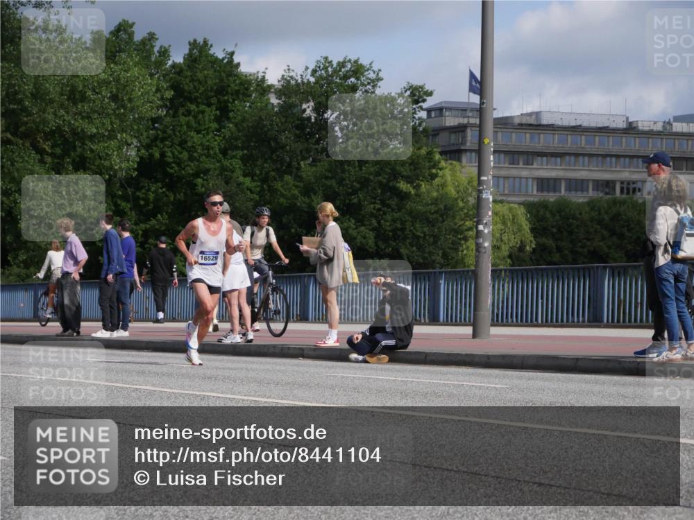 29.06.2025 - hella hamburg halbmarathon Luisa Fischer http://msf.ph/oto/8441104 29.06.2025 09:40:54 Kennedybrücke 16529 meine-sportfotos.de