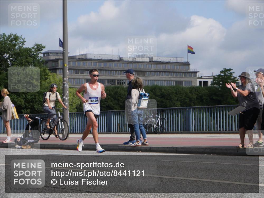29.06.2025 - hella hamburg halbmarathon Luisa Fischer http://msf.ph/oto/8441121 29.06.2025 09:40:55 Kennedybrücke 16529 meine-sportfotos.de