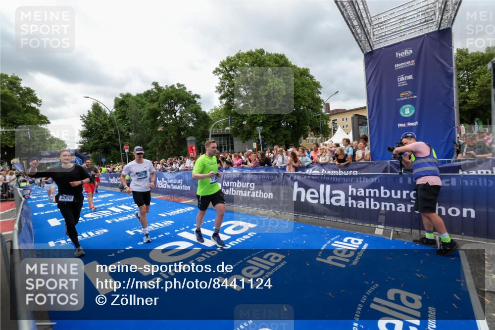 29.06.2025 - hella hamburg halbmarathon Zöllner http://msf.ph/oto/8441124 29.06.2025 10:56:10 Ziel 1180, 3042, 3058, 4594, 4813, 5492, 5570, 7594, 8330, 8639, 9907, 12545, 17640, 17642, 18212 meine-sportfotos.de