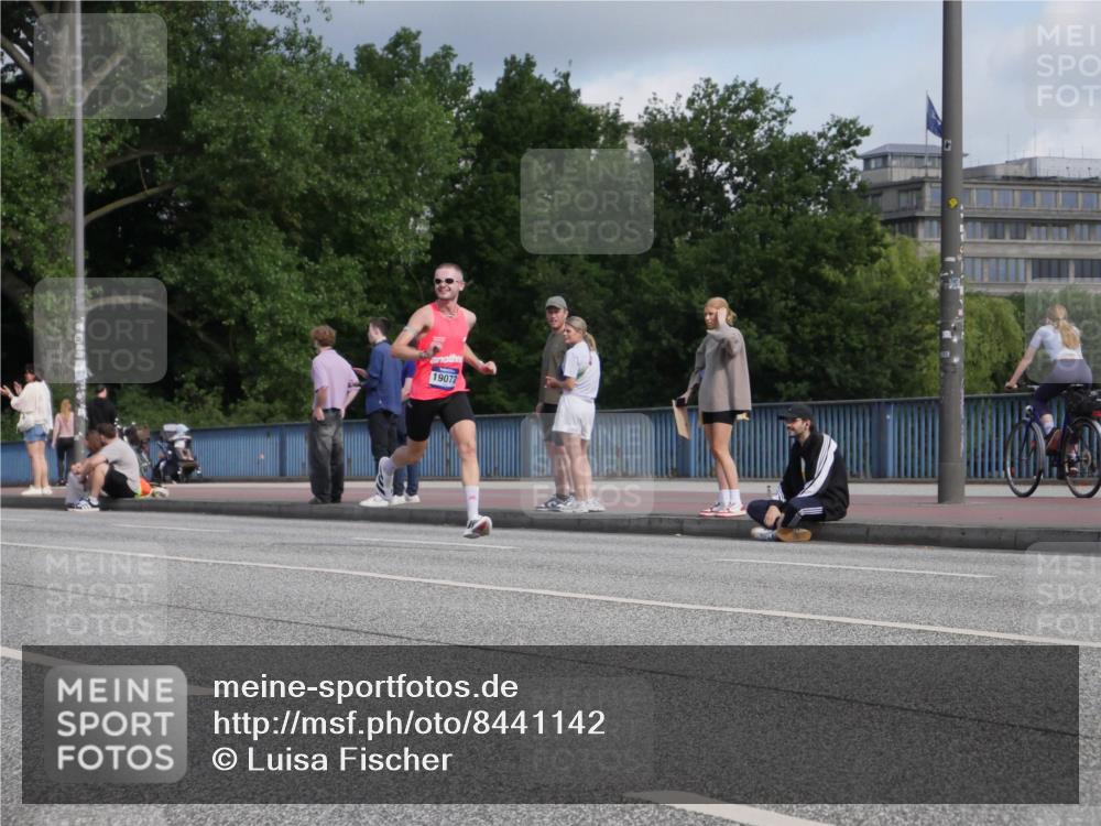 29.06.2025 - hella hamburg halbmarathon Luisa Fischer http://msf.ph/oto/8441142 29.06.2025 09:41:08 Kennedybrücke 19072, 4524 meine-sportfotos.de