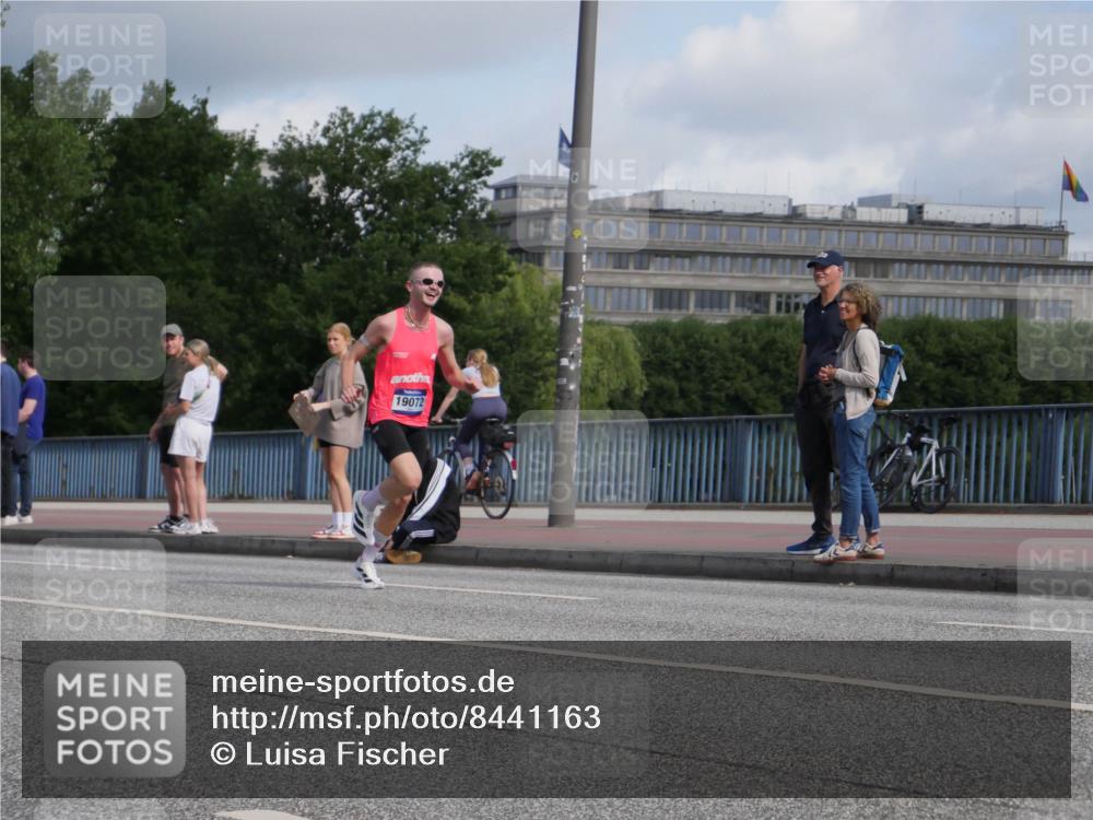 29.06.2025 - hella hamburg halbmarathon Luisa Fischer http://msf.ph/oto/8441163 29.06.2025 09:41:09 Kennedybrücke 19072, 4524 meine-sportfotos.de