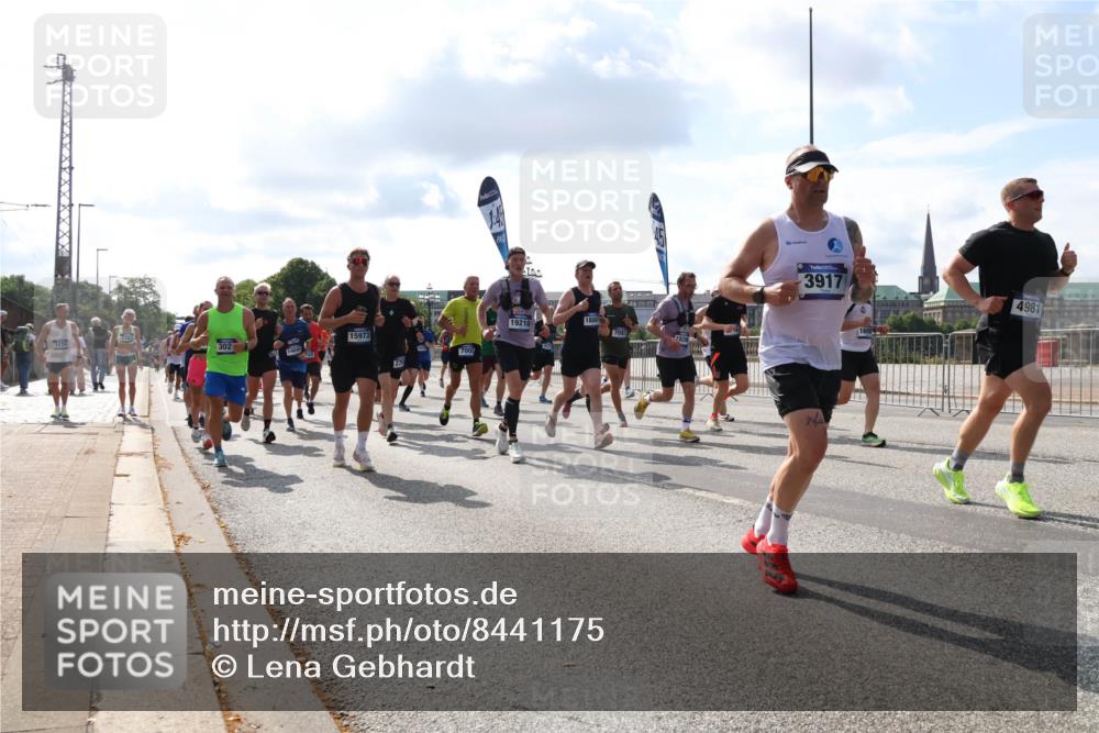 29.06.2025 - hella hamburg halbmarathon Lena Gebhardt http://msf.ph/oto/8441175 29.06.2025 09:52:57 Lombardsbrücke 1176, 302, 15973, 278, 7005, 1, 45, 19210, 18847, 709, 9206, 3917, 4981, 1012, 1070, 1163, 1169, 1176, 1220, 1391, 1415, 1512, 1613, 1735, 1782, 2048, 2189, 2213, 2233, 2234, 2590, 2788, 2970, 3021, 3098, 3109, 3124, 3304, 3907, 3917, 3928, 4080, 4277, 4497, 4691, 4933, 4981, 4997, 5007, 5132, 5476, 5477, 5623, 5682, 6081, 6152, 6712, 6716, 7005, 7067, 7093, 7147, 7191, 7325, 7432, 7451, 7599, 7843, 7865, 7961, 8063, 8145, 8467, 8664, 10796, 11779, 13403, 13614, 14257 meine-sportfotos.de