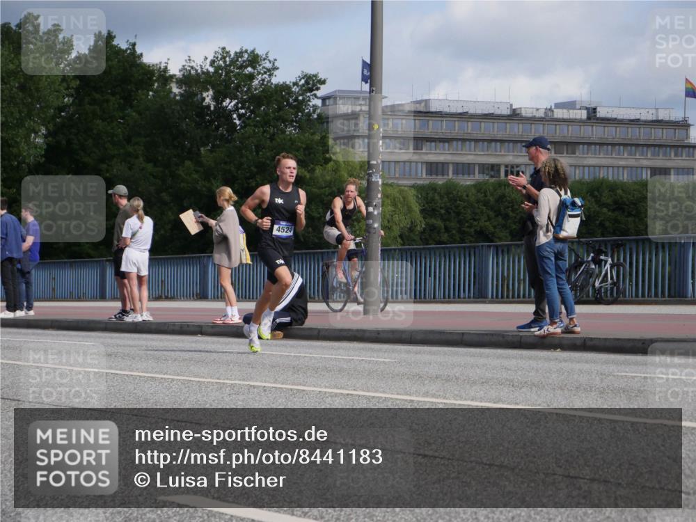 29.06.2025 - hella hamburg halbmarathon Luisa Fischer http://msf.ph/oto/8441183 29.06.2025 09:41:13 Kennedybrücke 4524, 4524 meine-sportfotos.de