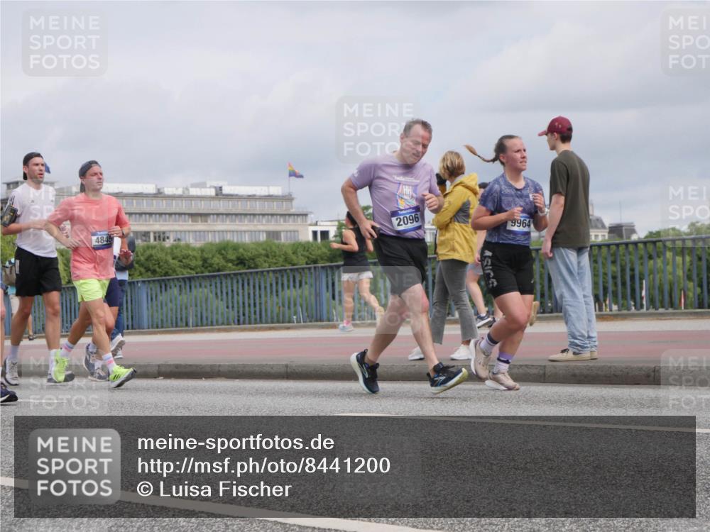 29.06.2025 - hella hamburg halbmarathon Luisa Fischer http://msf.ph/oto/8441200 29.06.2025 10:22:05 Kennedybrücke 4845, 2096, 9964, 1349, 2096, 2311, 2781, 3026, 4718, 4845, 5323, 6194, 6477, 6482, 7051, 9652, 9756, 9757, 9964, 10037, 10687, 10816 meine-sportfotos.de