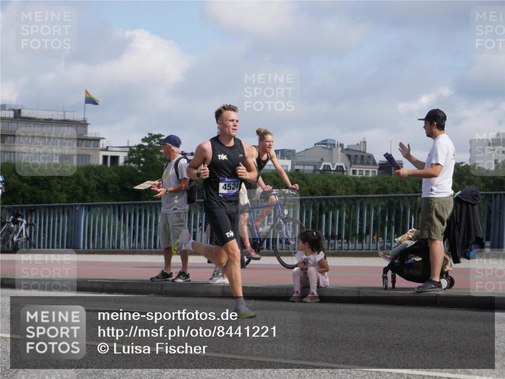 29.06.2025 - hella hamburg halbmarathon Luisa Fischer http://msf.ph/oto/8441221 29.06.2025 09:41:15 Kennedybrücke 4524, 4524 meine-sportfotos.de