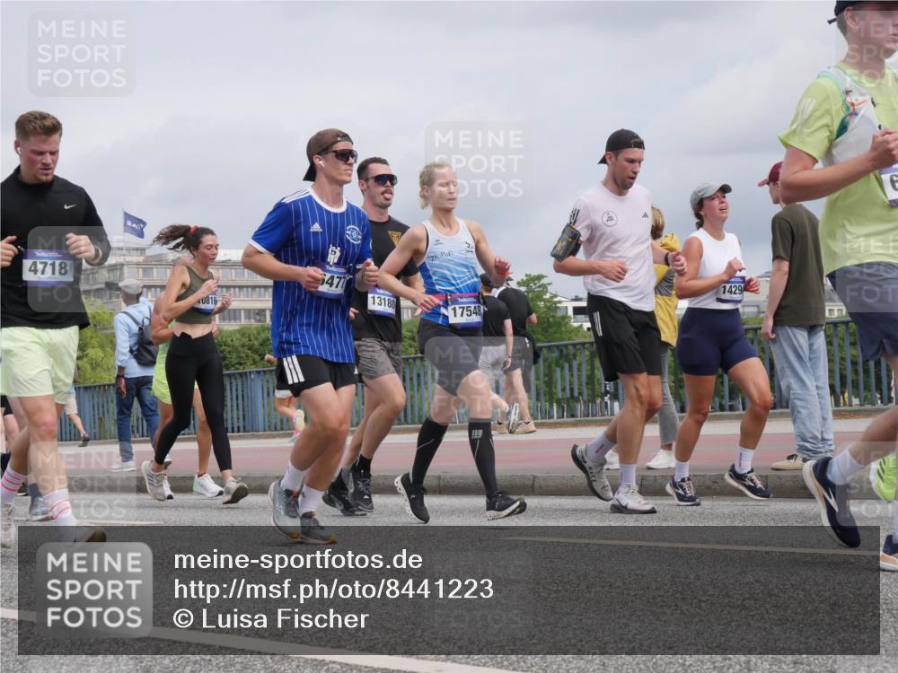 29.06.2025 - hella hamburg halbmarathon Luisa Fischer http://msf.ph/oto/8441223 29.06.2025 10:22:07 Kennedybrücke 4718, 0816, 6471, 13180, 17548, 1429, 6, 1349, 2096, 2311, 2781, 3026, 3529, 4718, 4845, 5323, 6194, 6477, 6482, 7051, 7566, 7844, 9652, 9756, 9757, 9964, 10037, 10816 meine-sportfotos.de