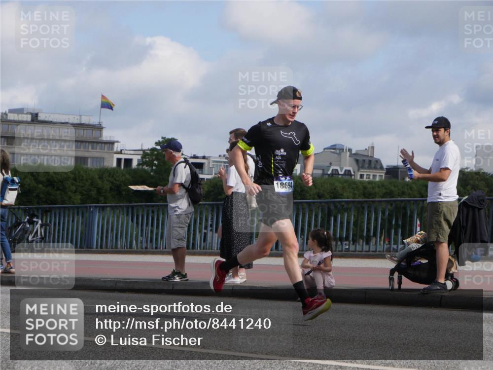 29.06.2025 - hella hamburg halbmarathon Luisa Fischer http://msf.ph/oto/8441240 29.06.2025 09:41:16 Kennedybrücke 0005, 18694, 4524 meine-sportfotos.de