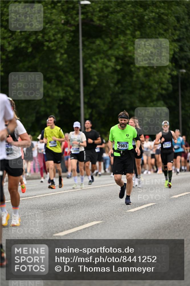 29.06.2025 - hella hamburg halbmarathon Dr. Thomas Lammeyer http://msf.ph/oto/8441252 29.06.2025 10:57:12 Kennedybrücke 2420, 2593, 2983, 2988, 3227, 3787, 6135, 6604, 7032, 7511, 7690, 7735, 7871, 8250, 8251, 9340, 10080, 10417, 10568, 10600, 10693, 10879, 10884 meine-sportfotos.de