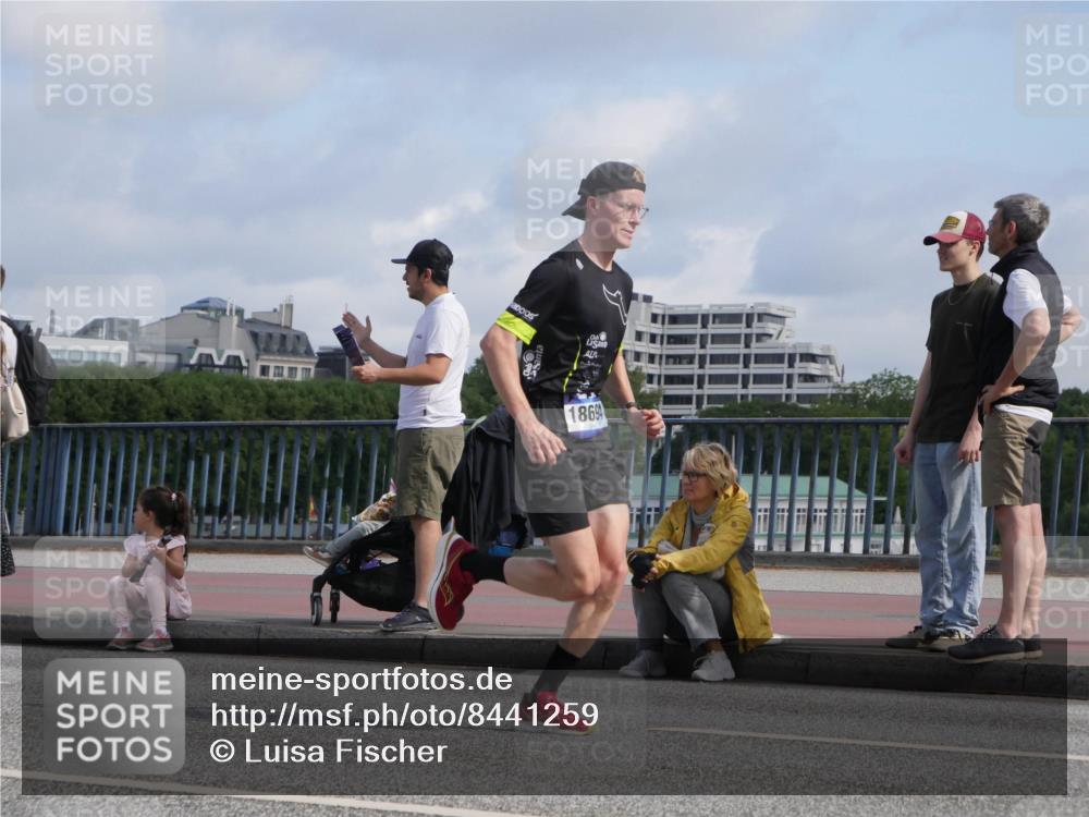 29.06.2025 - hella hamburg halbmarathon Luisa Fischer http://msf.ph/oto/8441259 29.06.2025 09:41:17 Kennedybrücke 1869 meine-sportfotos.de