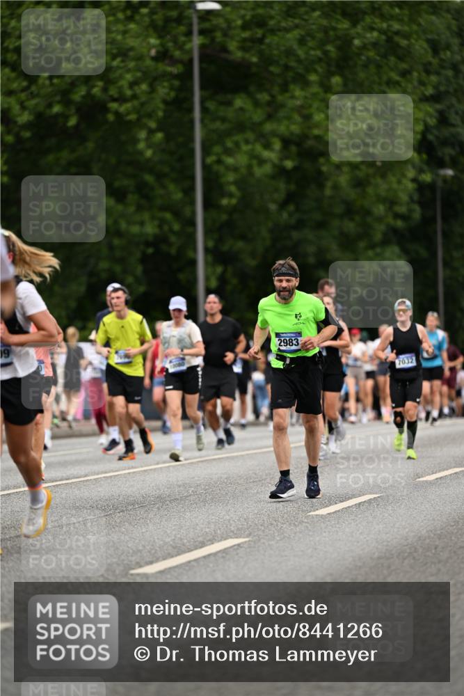 29.06.2025 - hella hamburg halbmarathon Dr. Thomas Lammeyer http://msf.ph/oto/8441266 29.06.2025 10:57:12 Kennedybrücke 2420, 2593, 2983, 2988, 3227, 3787, 6135, 6604, 7032, 7511, 7690, 7735, 7871, 8250, 8251, 9340, 10080, 10417, 10568, 10600, 10693, 10879, 10884 meine-sportfotos.de