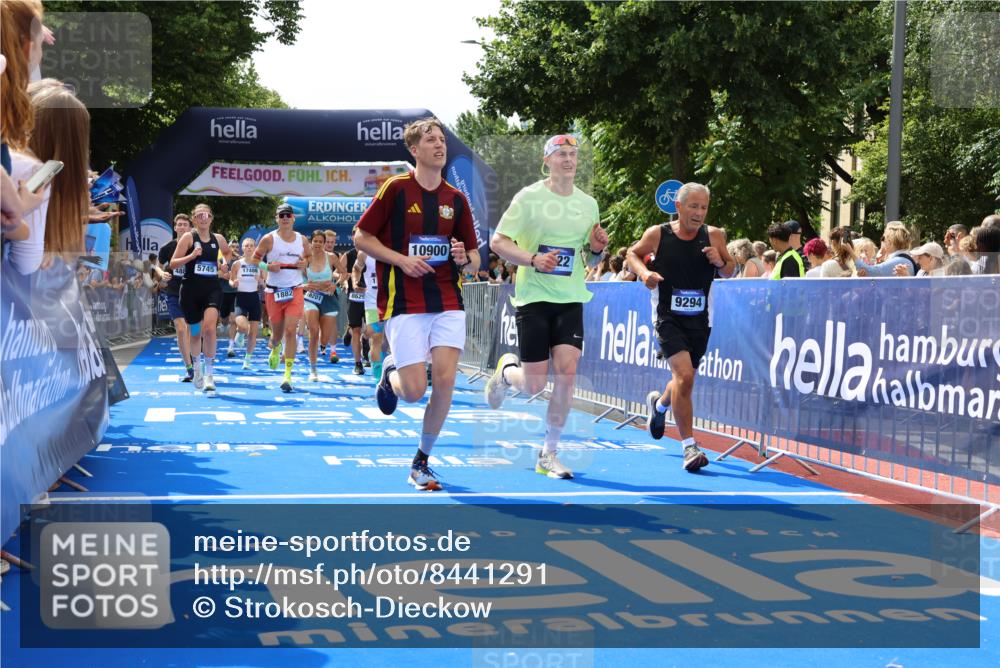 29.06.2025 - hella hamburg halbmarathon Strokosch-Dieckow http://msf.ph/oto/8441291 29.06.2025 10:40:42 Ziel 1631, 1882, 1912, 2324, 2714, 2750, 4634, 4843, 4889, 5014, 5026, 5745, 6429, 7080, 7109, 7622, 8074, 8629, 9294, 9979, 10900, 11959, 12865, 14092, 14272, 14820, 15351, 15493, 15542, 16201, 16249, 16599, 17486, 17724, 18399 meine-sportfotos.de
