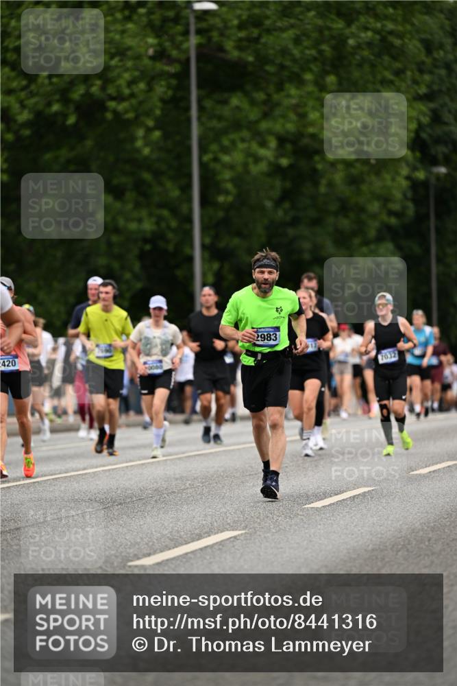 29.06.2025 - hella hamburg halbmarathon Dr. Thomas Lammeyer http://msf.ph/oto/8441316 29.06.2025 10:57:13 Kennedybrücke 2420, 2983, 2988, 3227, 3787, 6135, 6604, 7032, 7511, 7690, 7735, 7871, 8250, 8251, 9340, 10080, 10417, 10568, 10600, 10693, 10879, 10884, 10981 meine-sportfotos.de