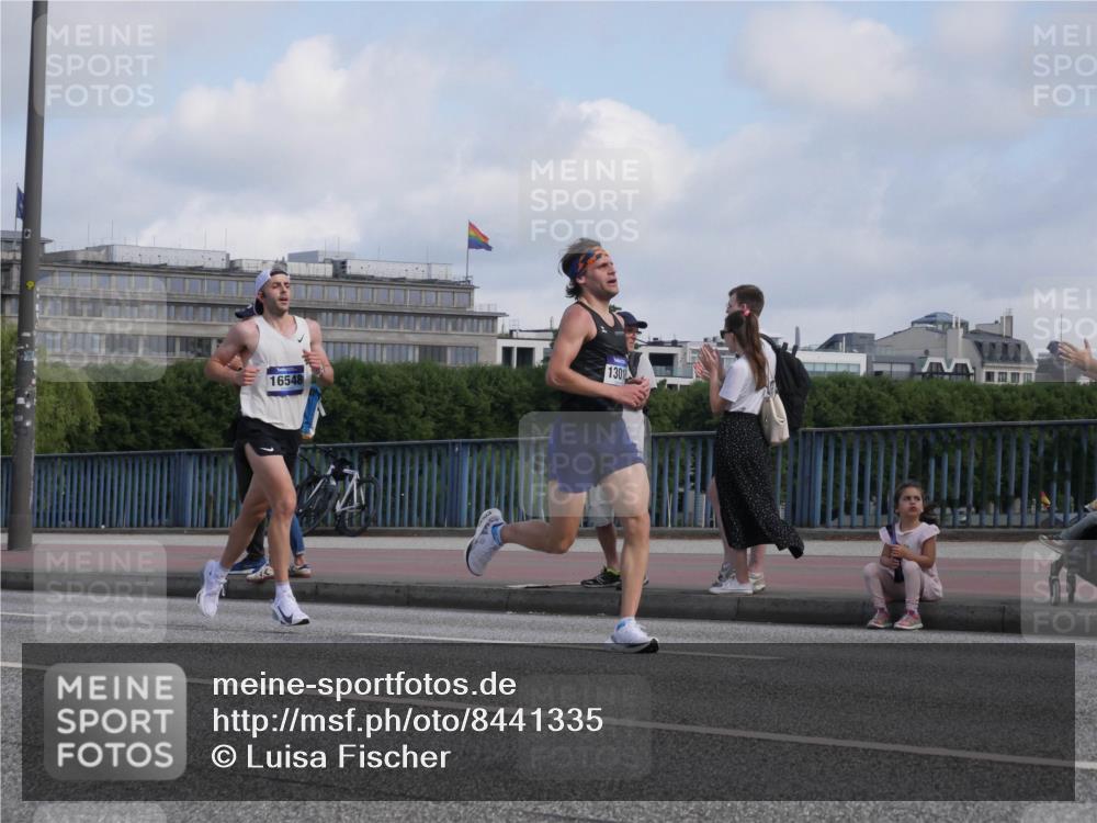 29.06.2025 - hella hamburg halbmarathon Luisa Fischer http://msf.ph/oto/8441335 29.06.2025 09:41:23 Kennedybrücke 1301, 16548 meine-sportfotos.de