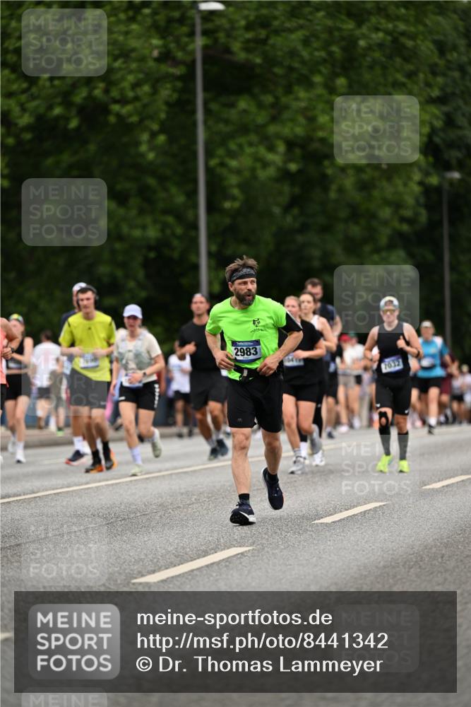 29.06.2025 - hella hamburg halbmarathon Dr. Thomas Lammeyer http://msf.ph/oto/8441342 29.06.2025 10:57:13 Kennedybrücke 2420, 2983, 2988, 3227, 3787, 6135, 6604, 7032, 7511, 7690, 7735, 7871, 8250, 8251, 9340, 10080, 10417, 10568, 10600, 10693, 10879, 10884, 10981 meine-sportfotos.de