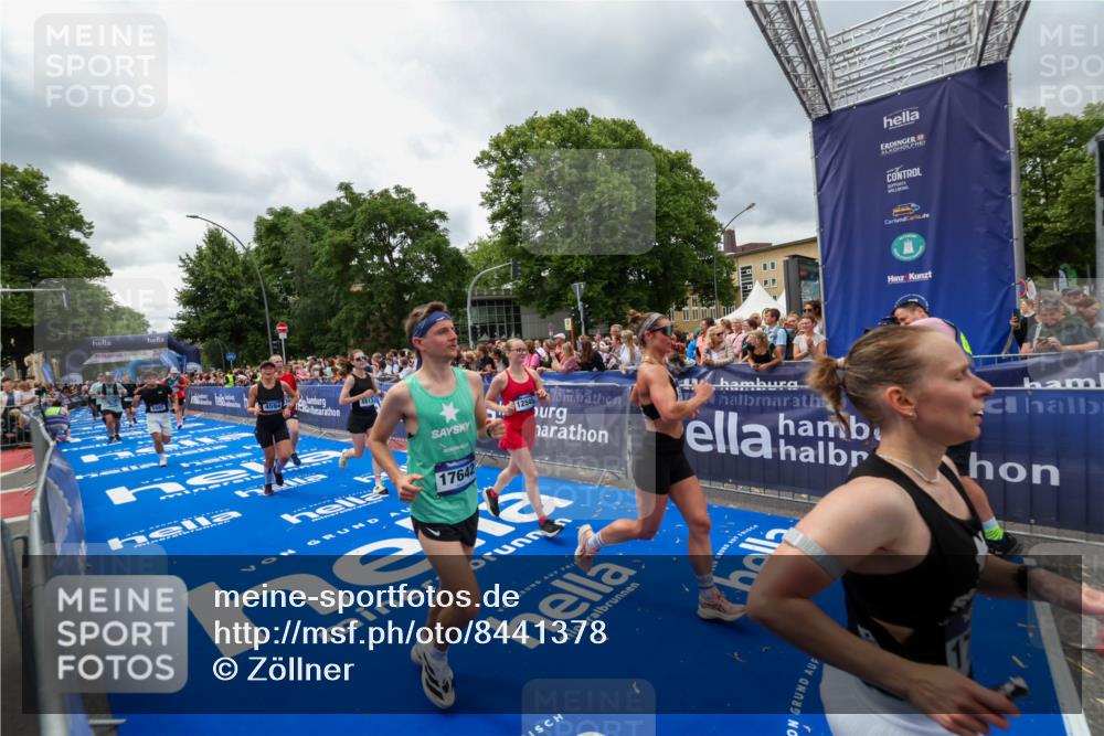 29.06.2025 - hella hamburg halbmarathon Zöllner http://msf.ph/oto/8441378 29.06.2025 10:56:14 Ziel 1193, 4594, 4813, 5465, 5492, 5570, 8330, 8639, 9907, 10789, 12545, 14363, 15484, 16113, 16634, 17468, 17640, 17642 meine-sportfotos.de