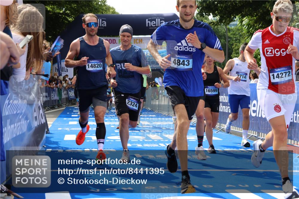 29.06.2025 - hella hamburg halbmarathon Strokosch-Dieckow http://msf.ph/oto/8441395 29.06.2025 10:40:40 Ziel 1882, 1912, 2324, 2714, 2750, 4634, 4843, 4889, 5014, 5026, 5745, 7080, 7622, 8074, 8629, 9294, 10900, 11959, 12865, 14092, 14272, 14820, 15015, 15351, 15493, 15542, 16201, 16249, 16599, 17486, 17724, 18399 meine-sportfotos.de