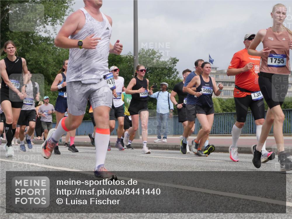 29.06.2025 - hella hamburg halbmarathon Luisa Fischer http://msf.ph/oto/8441440 29.06.2025 10:22:28 Kennedybrücke 159, 10129, 28, 472, 1755, 245, 12007, 5080, 135, 1159, 1160, 1325, 1332, 1755, 2017, 2589, 2703, 2812, 3105, 3118, 4108, 4110, 4722, 5080, 5449, 6249, 6270, 6542, 6736, 7143, 8761, 9252, 9270, 9272, 9856, 10124, 10129 meine-sportfotos.de