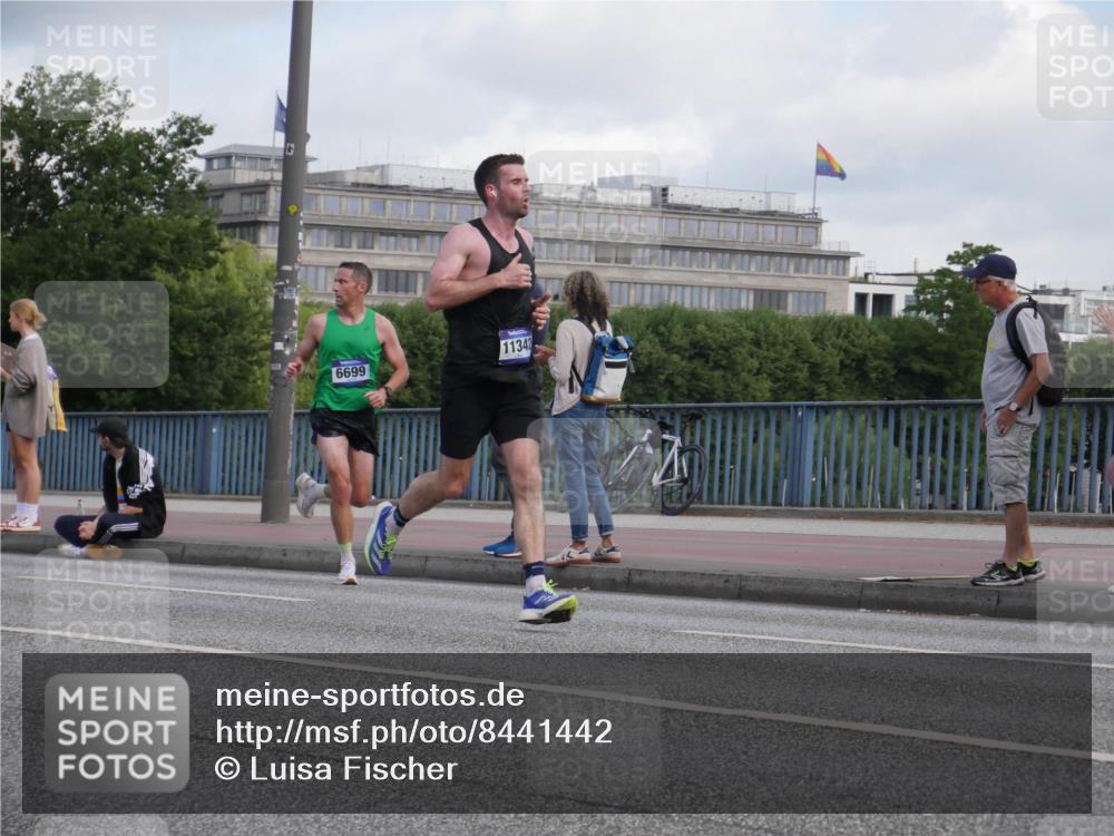 29.06.2025 - hella hamburg halbmarathon Luisa Fischer http://msf.ph/oto/8441442 29.06.2025 09:41:32 Kennedybrücke 11342, 6699, 51, 6699 meine-sportfotos.de