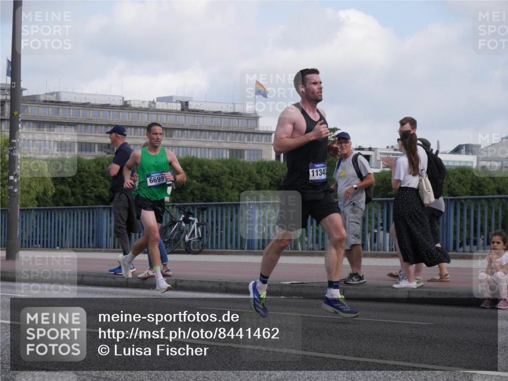 29.06.2025 - hella hamburg halbmarathon Luisa Fischer http://msf.ph/oto/8441462 29.06.2025 09:41:33 Kennedybrücke 6699, 11342, 51, 6699 meine-sportfotos.de