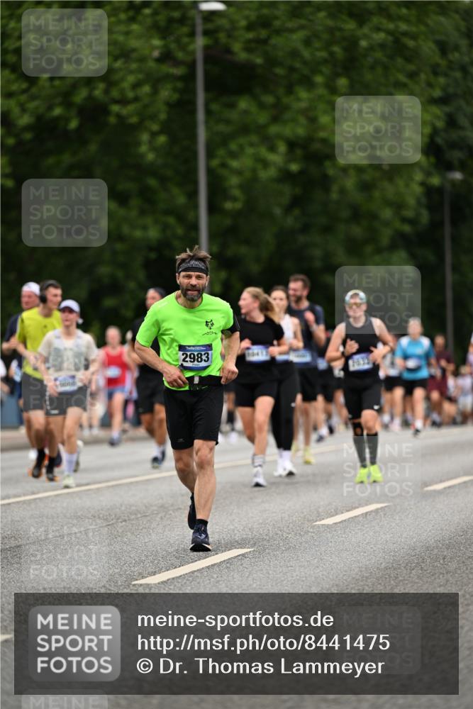 29.06.2025 - hella hamburg halbmarathon Dr. Thomas Lammeyer http://msf.ph/oto/8441475 29.06.2025 10:57:14 Kennedybrücke 2420, 2983, 2988, 3227, 3787, 4595, 6135, 6604, 7032, 7511, 7690, 7735, 7871, 9340, 10080, 10417, 10568, 10600, 10693, 10879, 10884, 10981 meine-sportfotos.de
