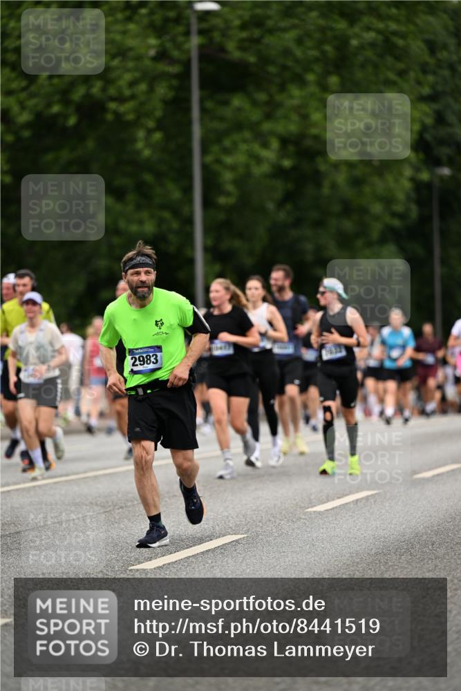 29.06.2025 - hella hamburg halbmarathon Dr. Thomas Lammeyer http://msf.ph/oto/8441519 29.06.2025 10:57:15 Kennedybrücke 2420, 2983, 2988, 3227, 3787, 4595, 6135, 6604, 7032, 7511, 7690, 7735, 7871, 9340, 10080, 10417, 10568, 10600, 10879, 10884, 10981 meine-sportfotos.de