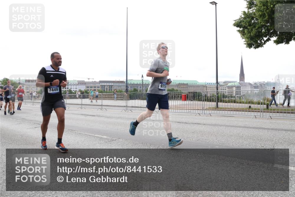 29.06.2025 - hella hamburg halbmarathon Lena Gebhardt http://msf.ph/oto/8441533 29.06.2025 10:29:27 Lombardsbrücke 7449, 9714, 17499, 1063, 1230, 1661, 2688, 3179, 3311, 3524, 4161, 4349, 4373, 4395, 4982, 5350, 6285, 6345, 6725, 7169, 7449, 7517, 7832, 8048, 8812, 9714, 9937, 10198, 10322, 10641, 10808, 10996, 11249, 11269, 11444, 11634, 11792, 11803, 11989, 12086, 12099, 12216, 12227, 12404, 12442, 12958, 13090, 13382, 14644, 15952, 15955, 16306, 16659, 16662, 16673, 16676, 17496, 17945, 18298, 18299, 18414 meine-sportfotos.de