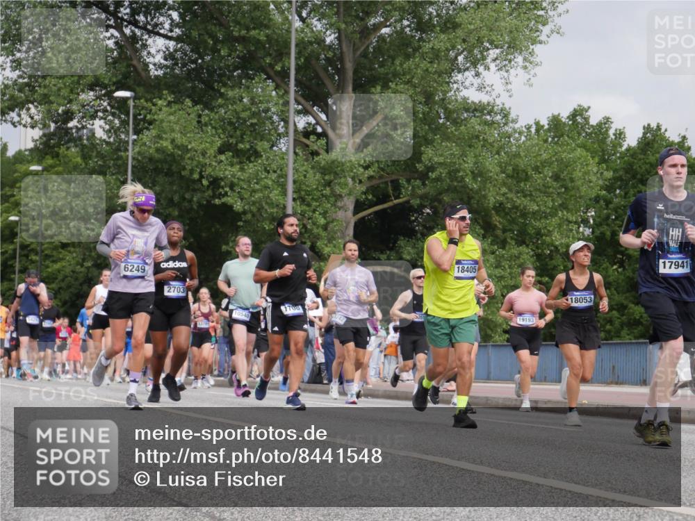 29.06.2025 - hella hamburg halbmarathon Luisa Fischer http://msf.ph/oto/8441548 29.06.2025 10:22:34 Kennedybrücke 6249, 2703, 10540, 13781, 1708, 3342, 18405, 19193, 18053, 17941, 1159, 1160, 1332, 1708, 2703, 2812, 4108, 4110, 5080, 5449, 6249, 6542, 7143, 8778, 9270, 9272, 9856, 10124, 10129, 10540 meine-sportfotos.de