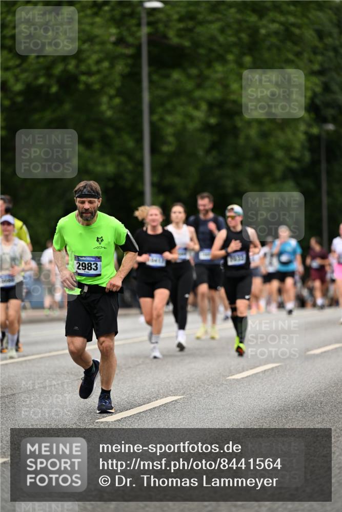 29.06.2025 - hella hamburg halbmarathon Dr. Thomas Lammeyer http://msf.ph/oto/8441564 29.06.2025 10:57:15 Kennedybrücke 2420, 2983, 2988, 3227, 3787, 4595, 6135, 6604, 7032, 7511, 7690, 7735, 7871, 9340, 10080, 10417, 10568, 10600, 10879, 10884, 10981 meine-sportfotos.de