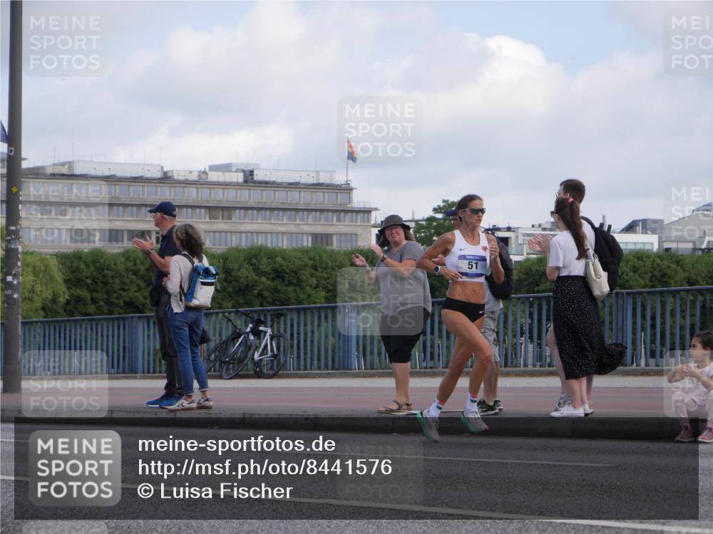 29.06.2025 - hella hamburg halbmarathon Luisa Fischer http://msf.ph/oto/8441576 29.06.2025 09:41:40 Kennedybrücke 51, 51, 6380 meine-sportfotos.de