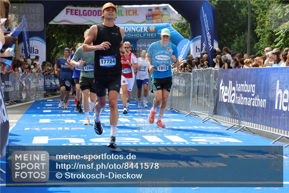 29.06.2025 - hella hamburg halbmarathon Strokosch-Dieckow http://msf.ph/oto/8441578 29.06.2025 10:40:37 Ziel 1882, 1912, 2324, 2714, 2750, 4843, 4889, 5026, 5745, 7284, 7622, 8629, 9294, 10900, 11767, 12365, 12540, 12865, 14092, 14272, 14820, 15015, 15164, 15351, 15493, 15542, 16201, 16249, 16599, 17214, 17724, 18192, 18399 meine-sportfotos.de