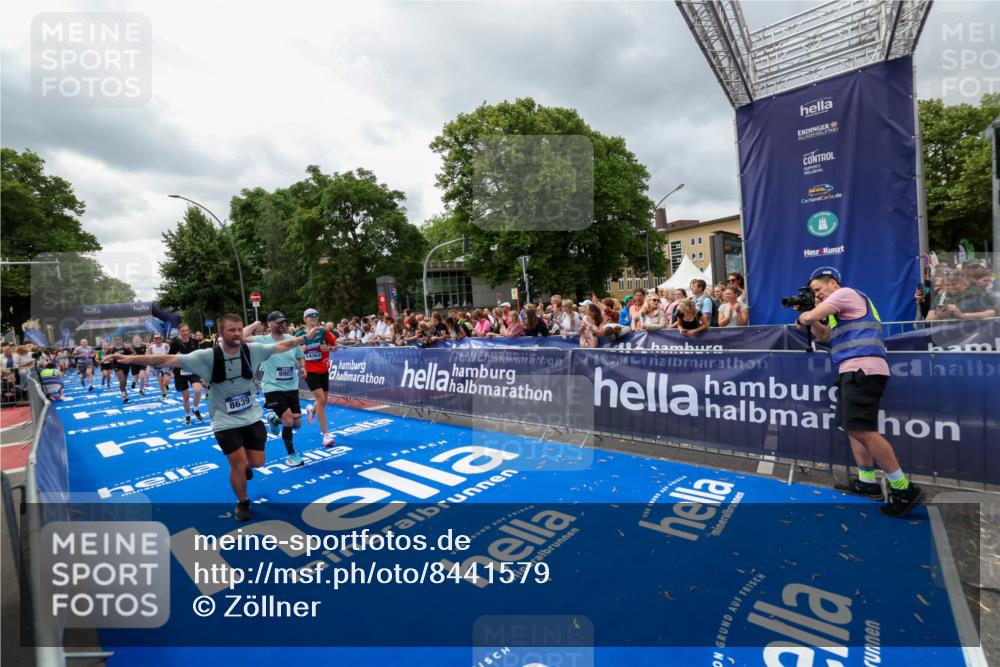 29.06.2025 - hella hamburg halbmarathon Zöllner http://msf.ph/oto/8441579 29.06.2025 10:56:18 Ziel 1193, 5465, 7547, 8639, 9903, 9907, 10789, 12348, 14363, 15484, 16113, 16634, 17468, 18741, 19152 meine-sportfotos.de