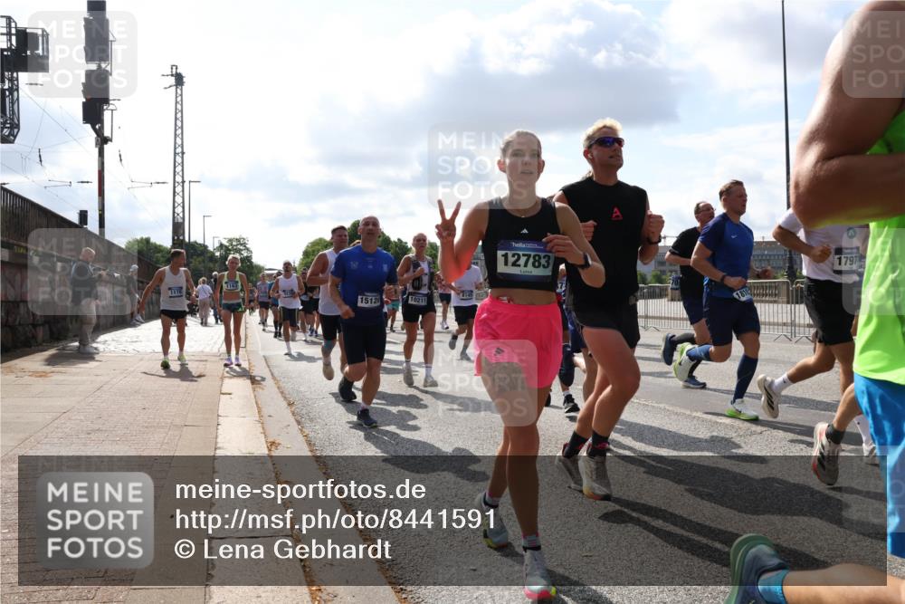 29.06.2025 - hella hamburg halbmarathon Lena Gebhardt http://msf.ph/oto/8441591 29.06.2025 09:52:59 Lombardsbrücke 1163, 1176, 15126, 10211, 8145, 12783, 1797, 1012, 1070, 1163, 1176, 1220, 1391, 1415, 1512, 1613, 1735, 1782, 2048, 2189, 2213, 2233, 2234, 2590, 2788, 2970, 3021, 3098, 3109, 3124, 3304, 3907, 3917, 3928, 4080, 4277, 4497, 4553, 4691, 4933, 4981, 4997, 5007, 5132, 5476, 5477, 5623, 5682, 6081, 6152, 6203, 6712, 6716, 7005, 7067, 7093, 7147, 7191, 7204, 7325, 7450, 7451, 7599, 7843, 7865, 7961, 8063, 8145, 8467, 8664, 10796, 13403 meine-sportfotos.de