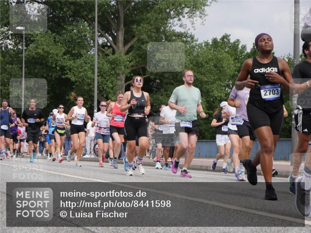 29.06.2025 - hella hamburg halbmarathon Luisa Fischer http://msf.ph/oto/8441598 29.06.2025 10:22:38 Kennedybrücke 5429, 13567, 18234, 120, 15014, 696, 10540, 877, 51, 16, 3342, 2703, 1159, 1160, 1708, 2703, 4170, 5178, 6249, 8537, 8778, 10540 meine-sportfotos.de