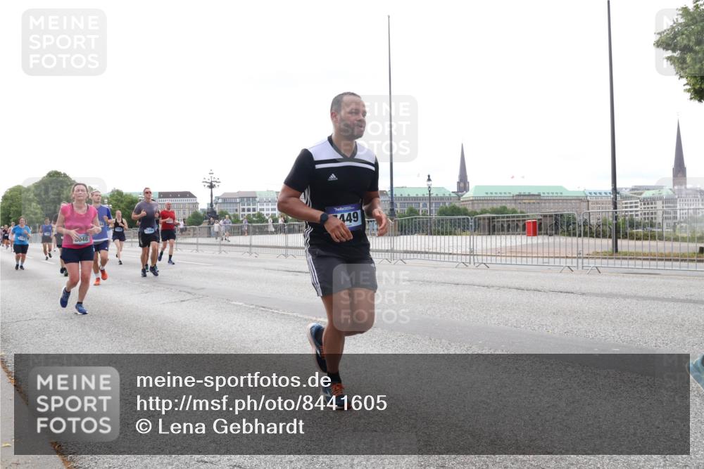 29.06.2025 - hella hamburg halbmarathon Lena Gebhardt http://msf.ph/oto/8441605 29.06.2025 10:29:27 Lombardsbrücke 048, 174, 449, 1063, 1230, 1661, 2688, 3179, 3311, 3524, 4161, 4349, 4373, 4395, 4982, 5350, 6285, 6345, 6725, 7169, 7449, 7517, 7832, 8048, 8812, 9714, 9937, 10198, 10322, 10641, 10808, 10996, 11249, 11269, 11444, 11634, 11792, 11803, 11989, 12086, 12099, 12216, 12227, 12404, 12442, 12958, 13090, 13382, 14644, 15952, 15955, 16306, 16659, 16662, 16673, 16676, 17496, 17945, 18298, 18299, 18414 meine-sportfotos.de