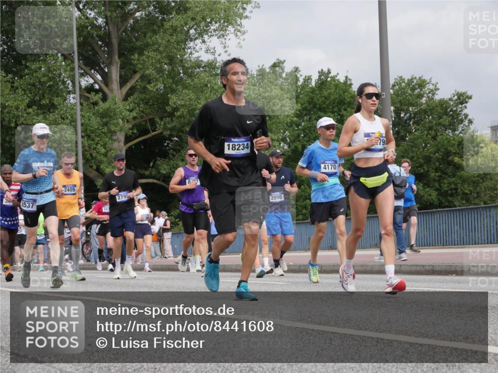 29.06.2025 - hella hamburg halbmarathon Luisa Fischer http://msf.ph/oto/8441608 29.06.2025 10:22:44 Kennedybrücke 8537, 2405, 2795, 18234, 2995, 4170, 2405, 2795, 2918, 2993, 2995, 3446, 4170, 5178, 5397, 5429, 6939, 7248, 7249, 7836, 8427, 8537, 8778, 10540, 10594 meine-sportfotos.de