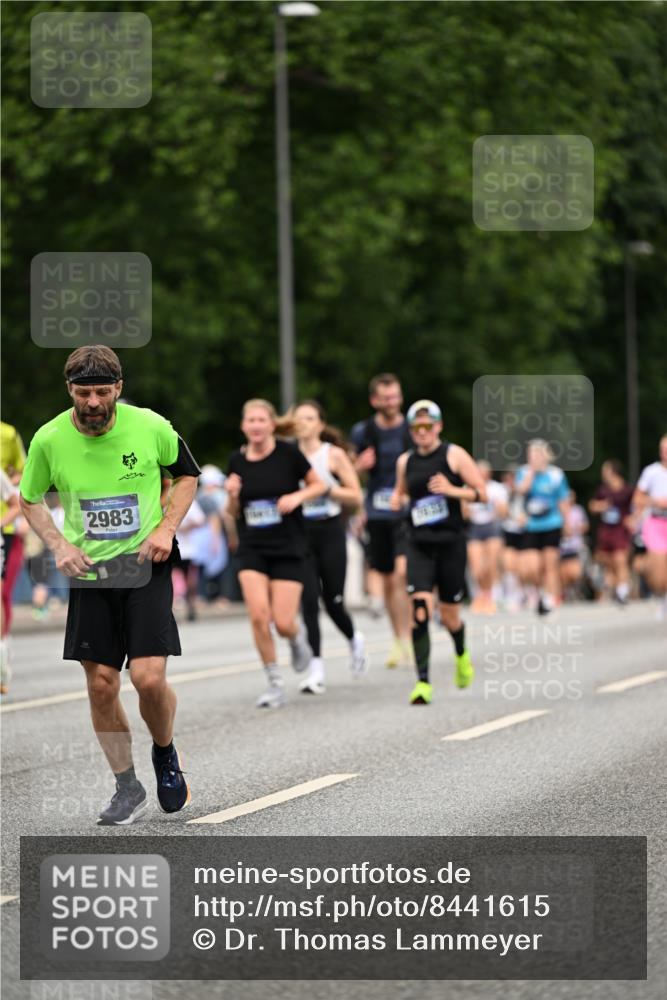 29.06.2025 - hella hamburg halbmarathon Dr. Thomas Lammeyer http://msf.ph/oto/8441615 29.06.2025 10:57:15 Kennedybrücke 2420, 2983, 2988, 3227, 3787, 4595, 6135, 6604, 7032, 7511, 7690, 7735, 7871, 9340, 10080, 10417, 10568, 10600, 10879, 10884, 10981 meine-sportfotos.de