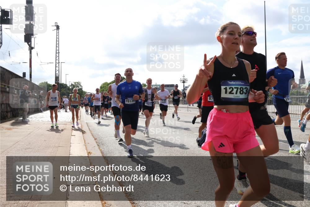 29.06.2025 - hella hamburg halbmarathon Lena Gebhardt http://msf.ph/oto/8441623 29.06.2025 09:52:59 Lombardsbrücke 87, 1176, 1163, 15126, 8145, 10211, 12783, 1012, 1070, 1163, 1176, 1220, 1391, 1415, 1512, 1613, 1735, 1782, 2048, 2189, 2213, 2233, 2234, 2590, 2788, 2970, 3021, 3098, 3109, 3124, 3304, 3907, 3917, 3928, 4080, 4277, 4497, 4553, 4691, 4933, 4981, 4997, 5007, 5132, 5476, 5477, 5623, 5682, 6081, 6152, 6203, 6712, 6716, 7005, 7067, 7093, 7147, 7191, 7204, 7325, 7450, 7451, 7599, 7843, 7865, 7961, 8063, 8145, 8467, 8664, 10796, 13403 meine-sportfotos.de